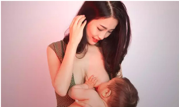 象妈妈和小象拥抱,象妈妈和象宝宝是如何拥抱的