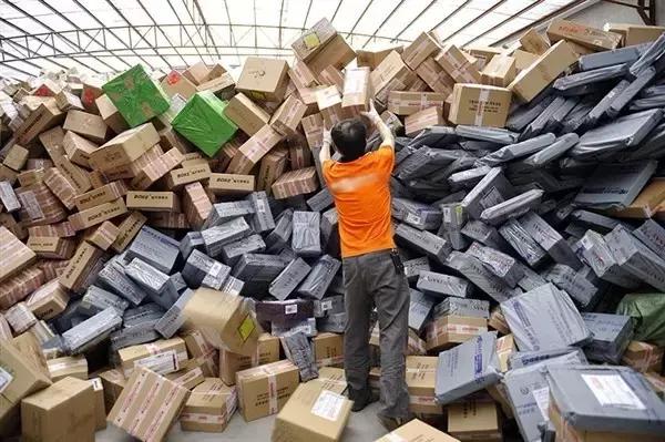 凌晨5点西安的街头感人一幕,西安高温40度搞笑视频