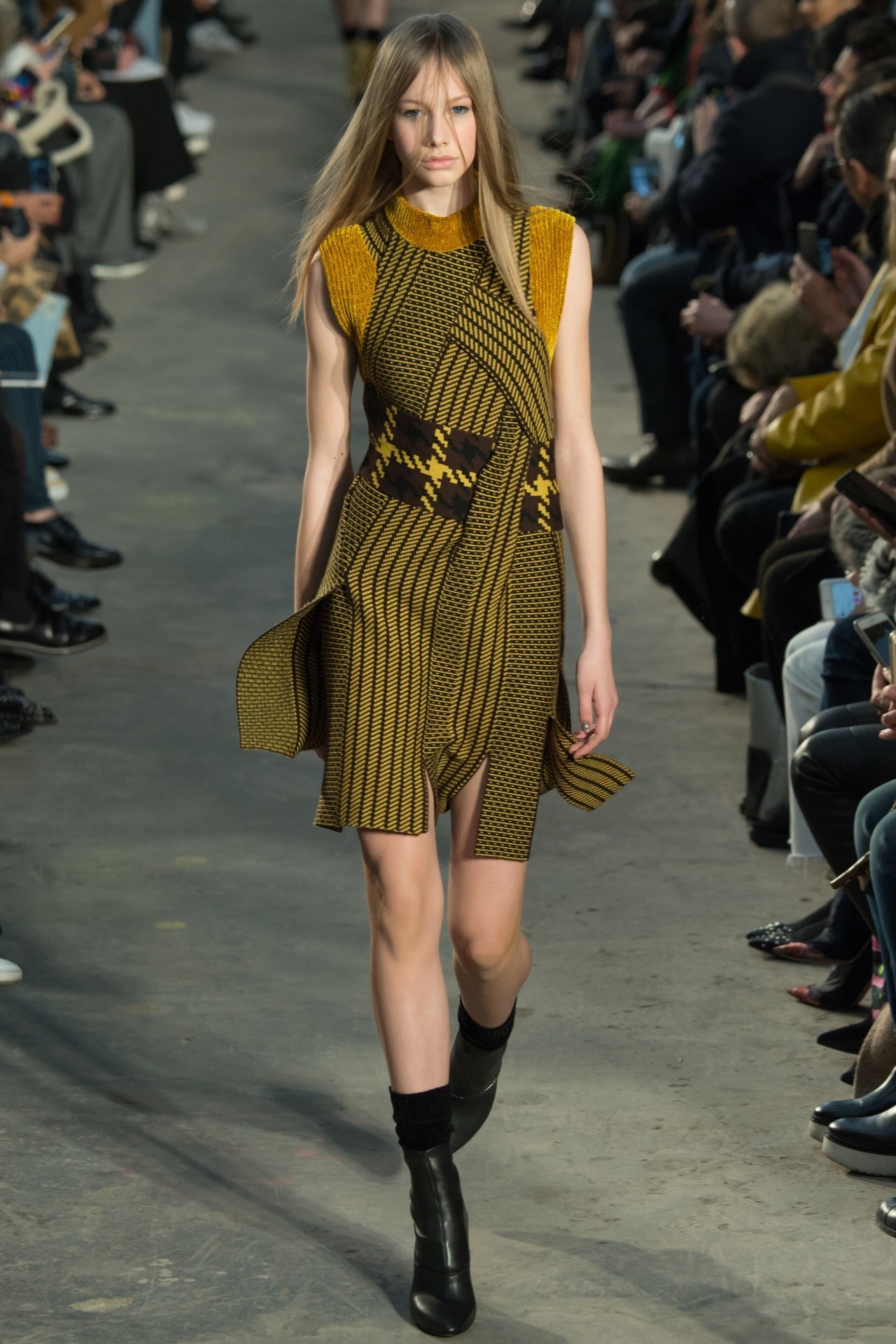 我的前半生唐晶为什么对罗子君好,我的前半生原著中的子君和唐晶