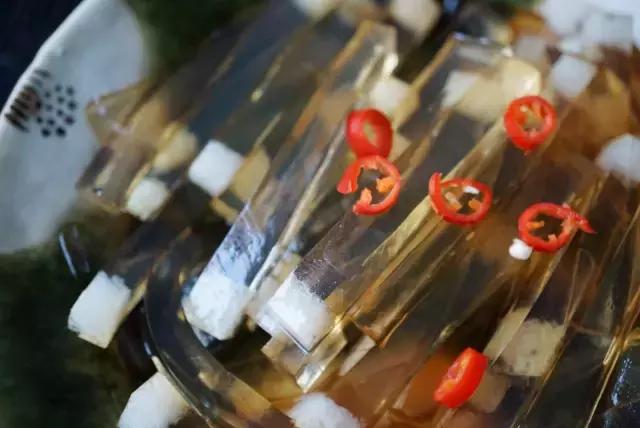 三伏天不吃饭也要买一件棉麻衫,三伏天不开空调吃饭一身汗