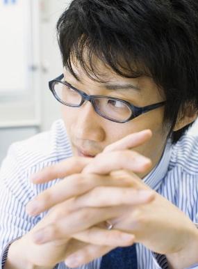 不自信的表现小动作多,不自信的行为有哪些