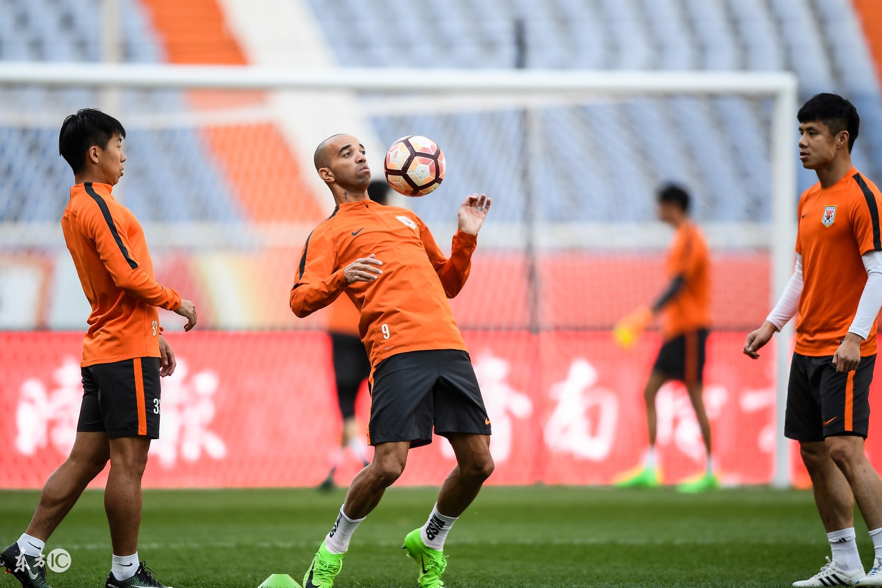 鲁能塔尔德利的半场越位,塔尔德利鲁能首发