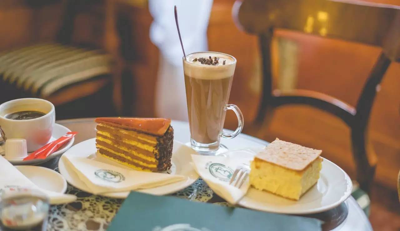 孙杨夺冠视频布达佩斯,孙杨现在还是保持着几个世界纪录