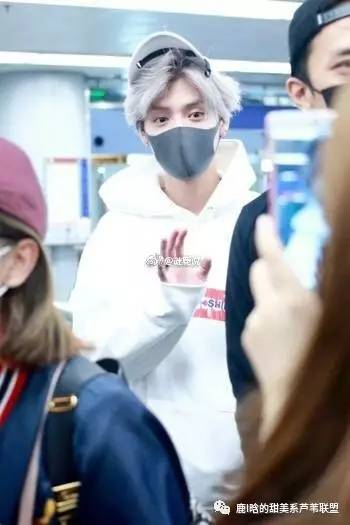 芦苇们赶快围观，鹿晗裸上身视频流出