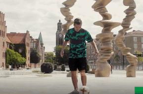 足球花式动作精彩表演,最帅的足球技巧表演教程