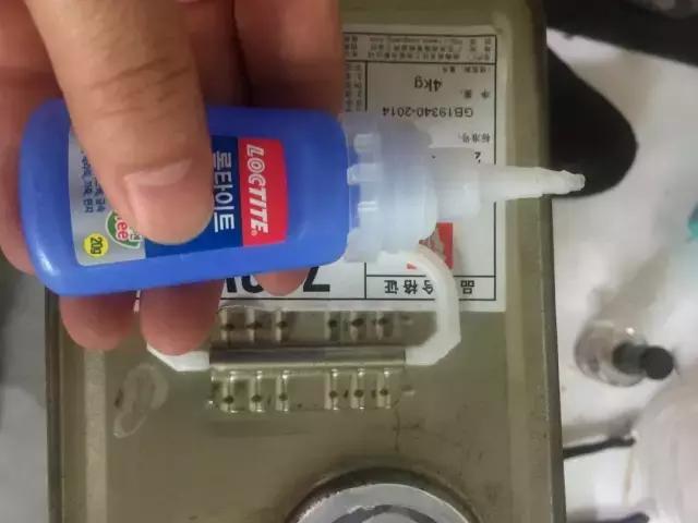 鞋子脱胶了用502粘不稳咋回事,鞋子脱胶了怎么办不用胶水