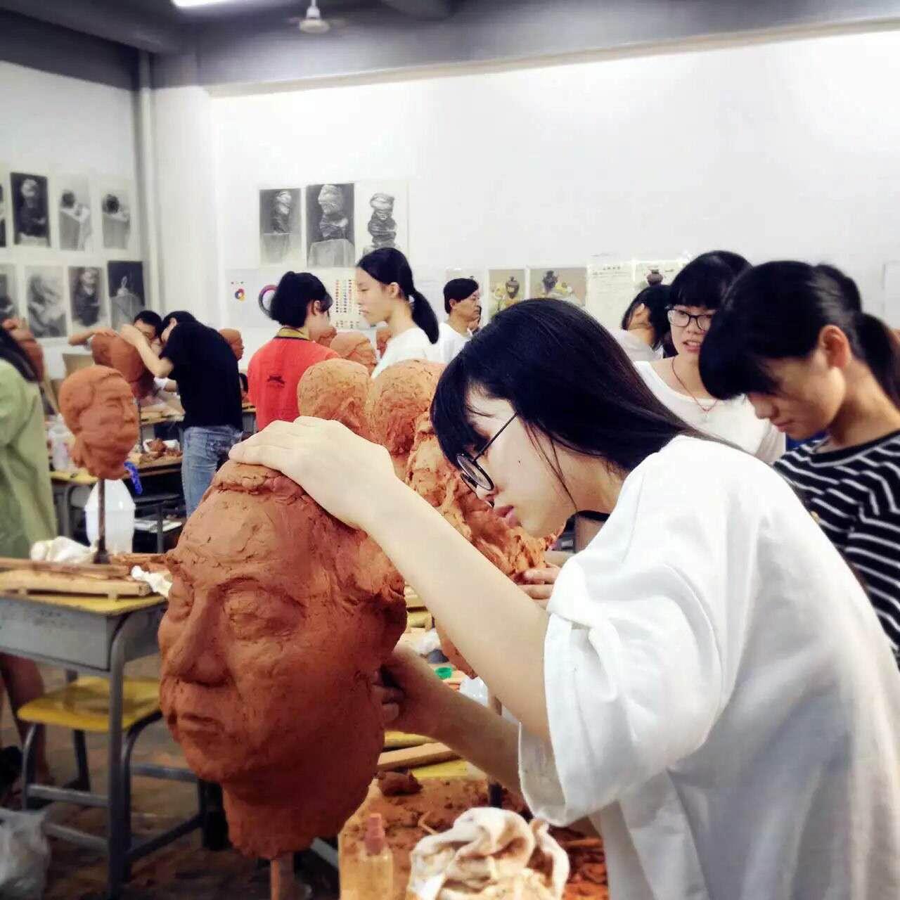 鍧氬畧鏁欒偛鍒濆績鎷呭綋鏁欒偛浣垮懡,鍧氬畧鑲蹭汉鍒濆績璺佃鏁欒偛浣垮懡