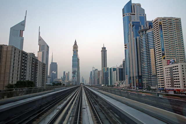 迪拜,一边是黄金,一边是黄土