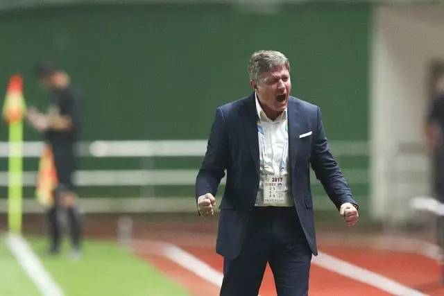 10分钟换U23的中超,还有一个人留住了中国足球的希望!