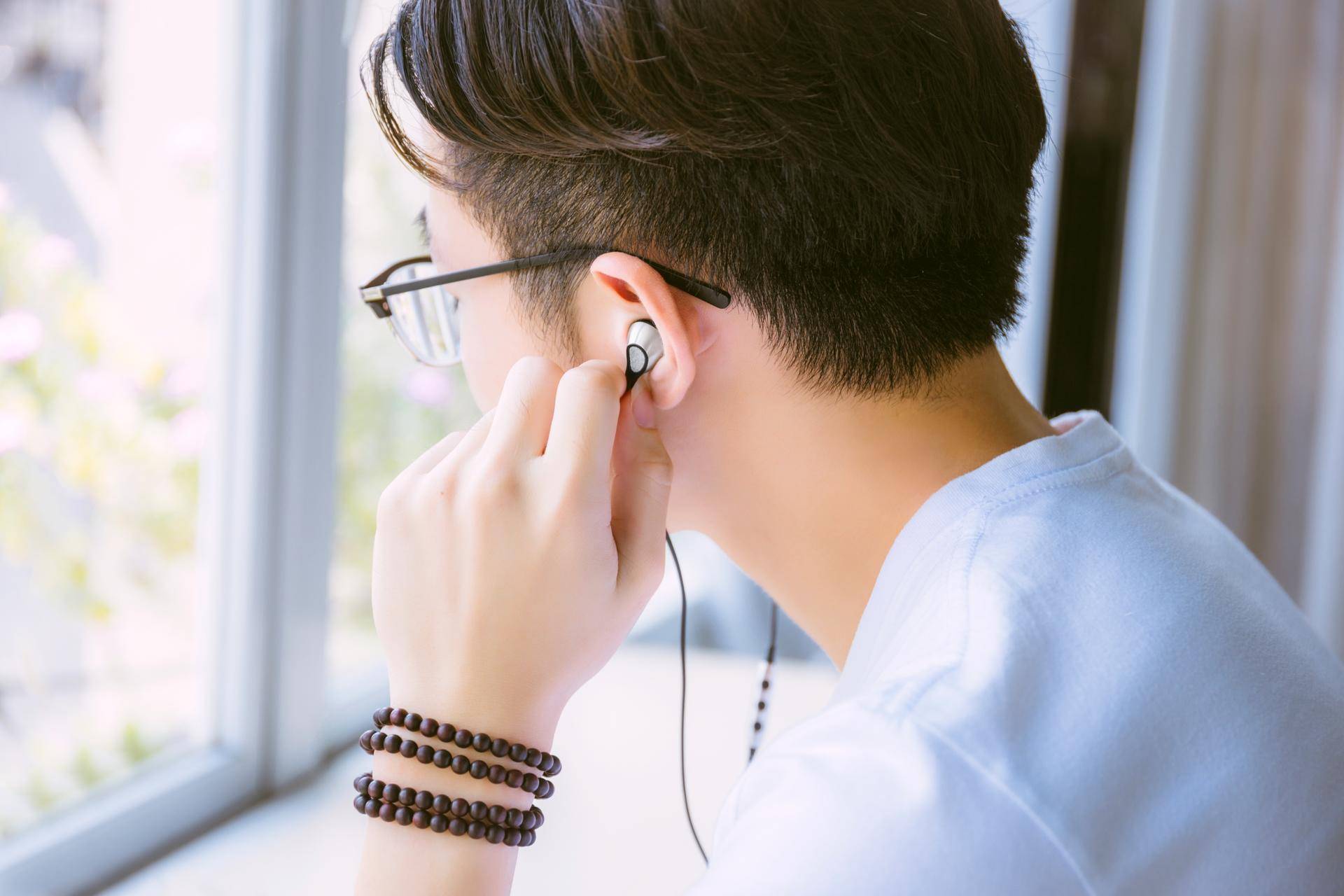 你信不信，魅蓝这Flow耳机的舒适感，总让你忘记一件事