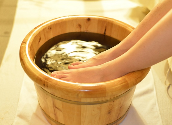 二伏天用艾叶泡脚有哪些好处,大伏天艾叶可以天天泡脚吗