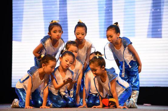 棣ㄦ湀涔嬫槦灏戝効鑸炶箞鍔犵洘,棣ㄦ湀涔嬫槦灏戝効琛楄垶鍩硅鏀惰垂