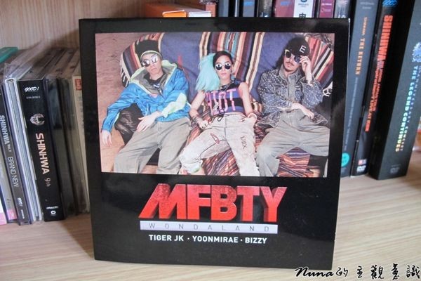 这个年代谁还买投影仪,现在有人买cd专辑吗