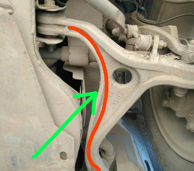 把车借出去之后就跑偏了，原因让车主很无奈，只能自己掏钱修车！维修费得好几百