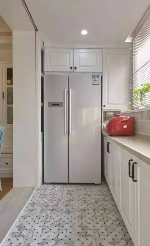 家用冰箱可以直接放在阳台吗,冰箱放阳台的最佳位置