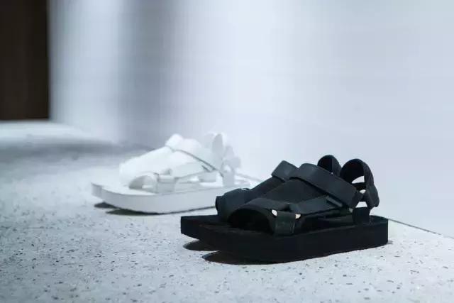 无论狂风暴雨还是烈日炎炎，穿上Teva都能从容面对！