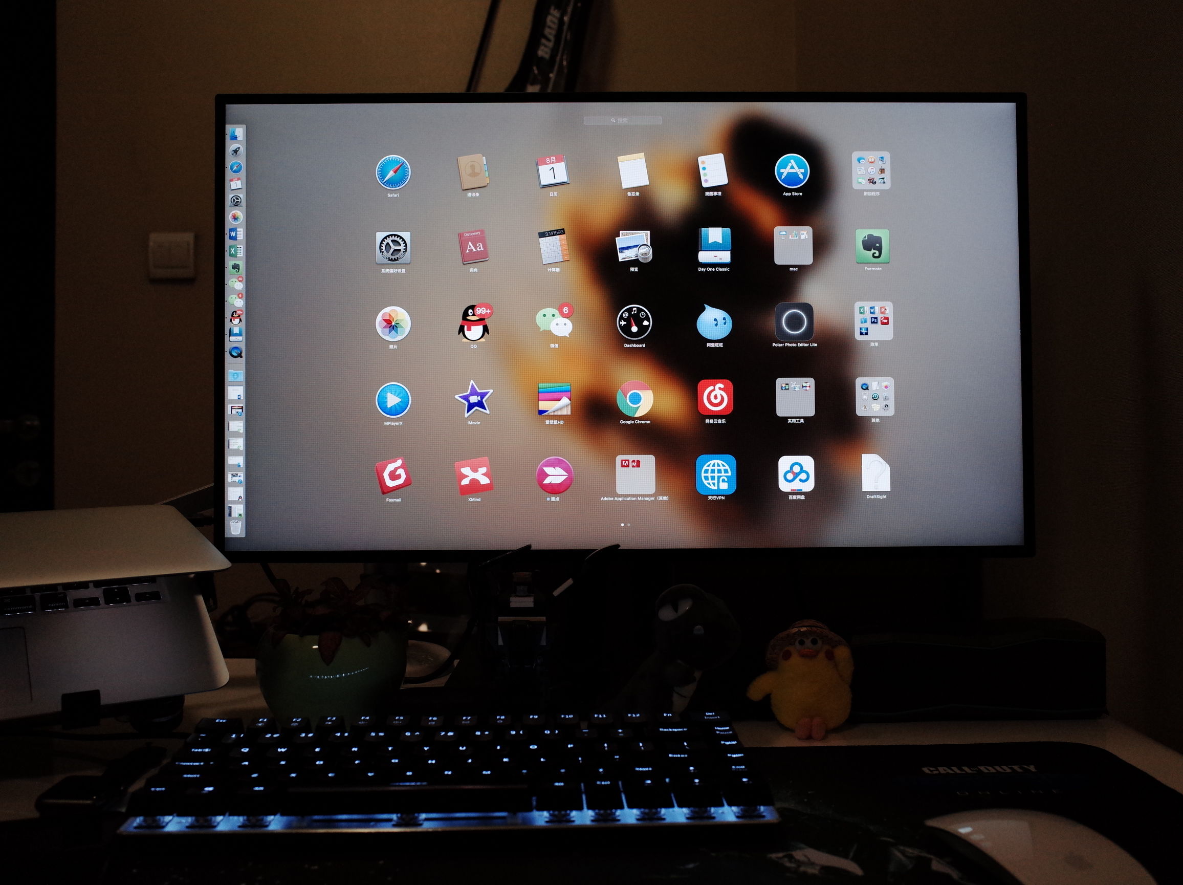 当笔记本*党**一直以为mac就是机制的时候，一定是忽略了显示器还有这样一种打开方式，外挂显示器的完整体验