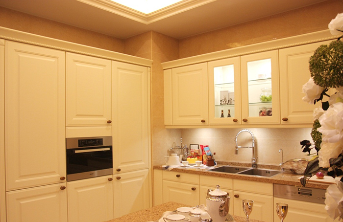 厨房太热了怎么办能装风扇吗,厨房太热了装什么好