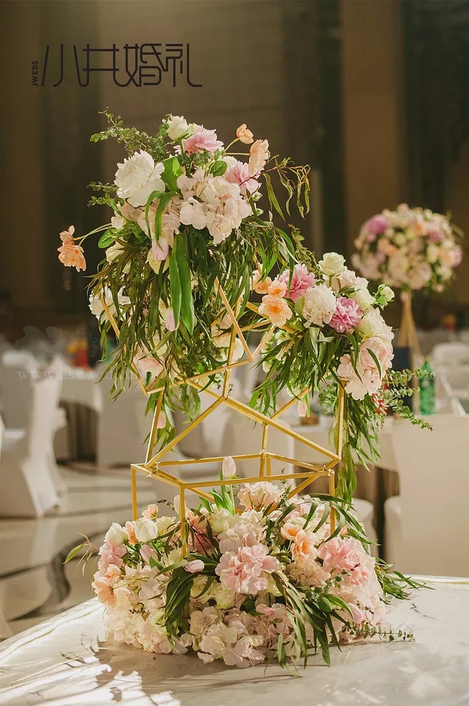 户外婚礼场景布置效果图,红色系婚礼户外布置场景