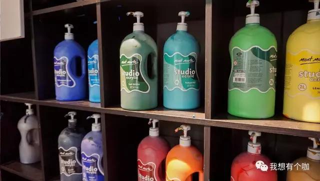 他辞去国企高管工作，把独立电影社搬进可以画画、喝咖啡的美术馆