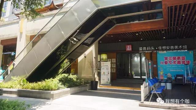 他辞去国企高管工作，把独立电影社搬进可以画画、喝咖啡的美术馆