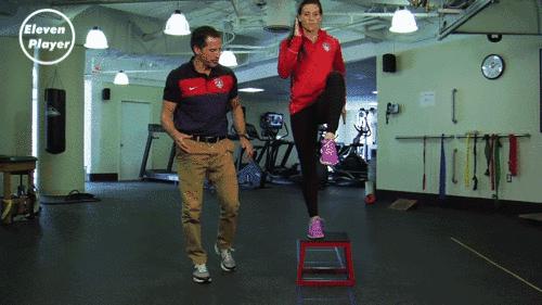 足球运动员保护膝盖的锻炼方法,足球训练如何保护膝盖