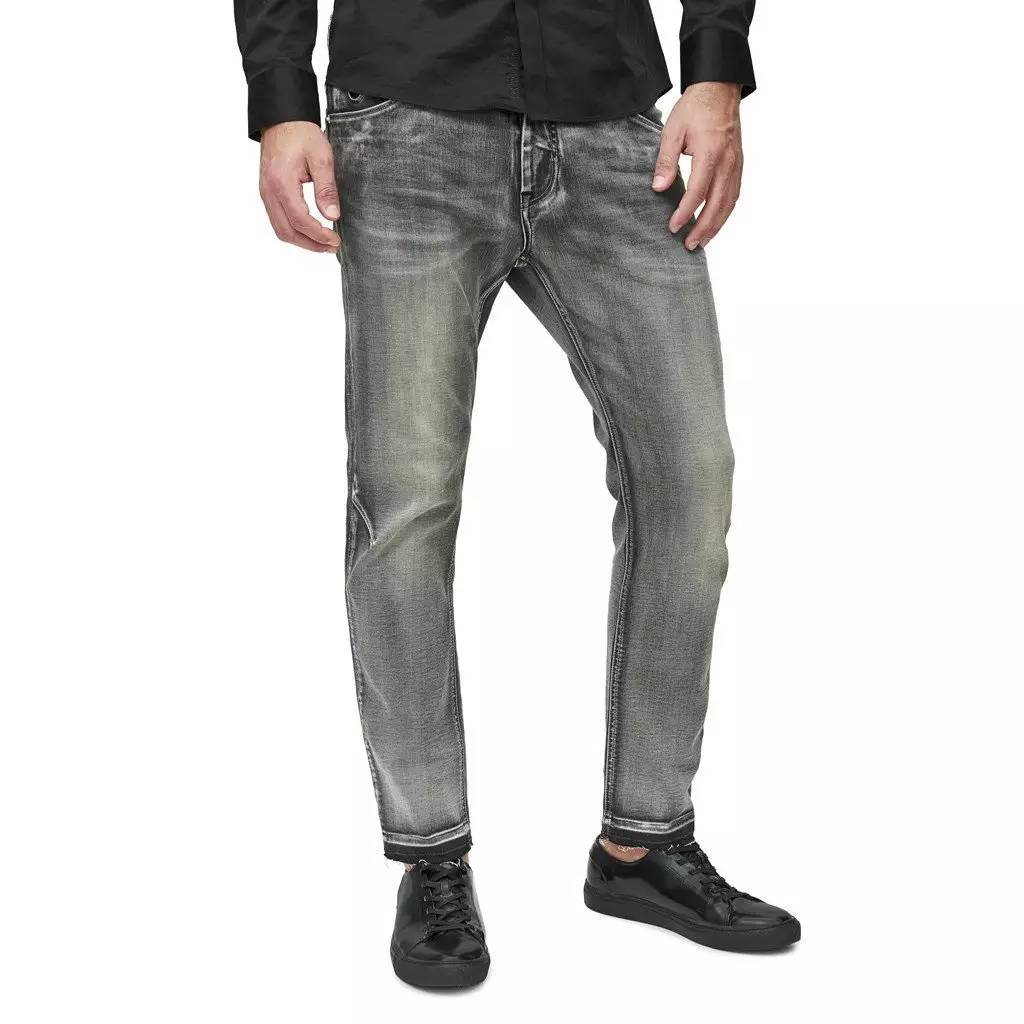 别争了，至少在牛仔裤这件事上，C罗肯定比梅西强