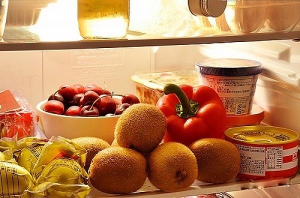 11岁孩子吃冰箱里的食物中毒,小孩食物中毒生病住院