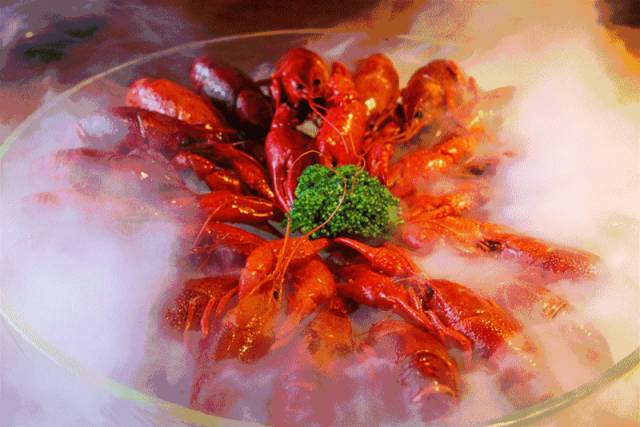 高温红色预警再次拉起，席卷魔都的红衣战士的暴击你挺得住吗？