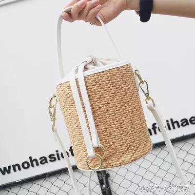 最近很火的草编包,比较定型的草编包