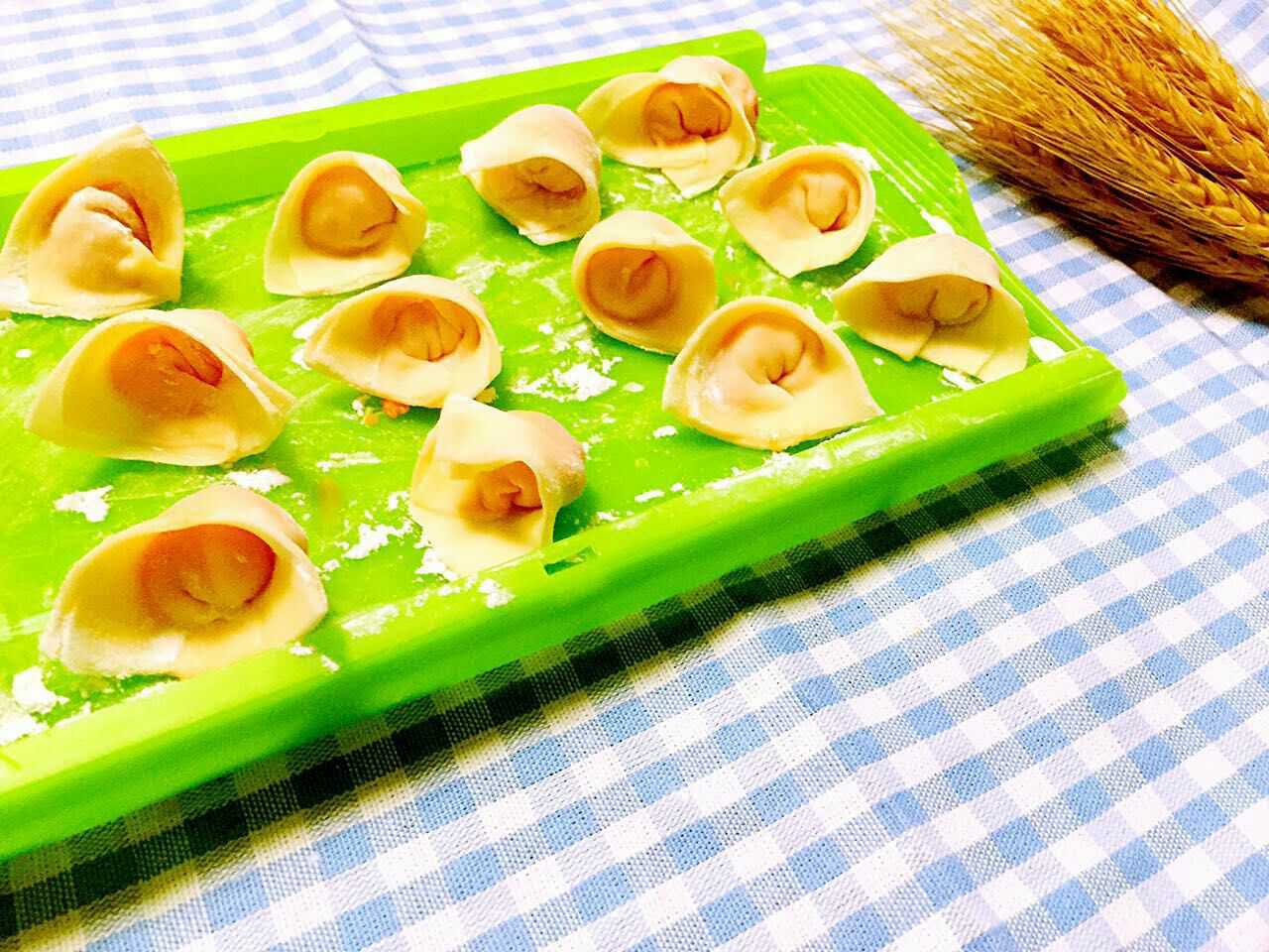 馄饨包法简单又好看宝宝辅食,小馄饨宝宝辅食馄饨皮