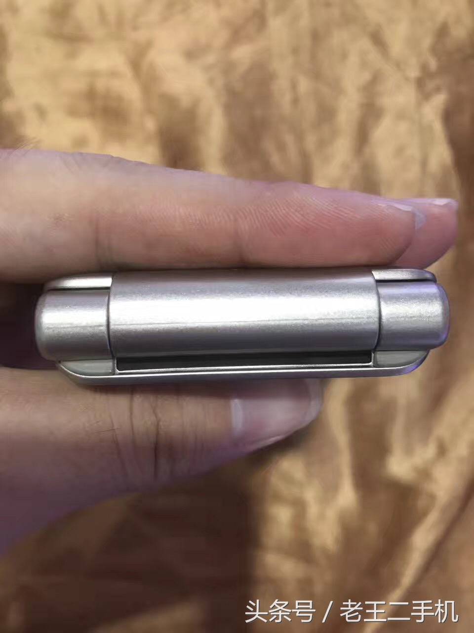 三星翻盖二手手机清仓处理便宜,二手三星手机值得入手吗