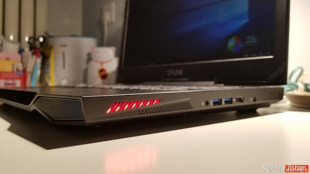 这款IFUNKS游戏本必须关注，性能霸道还自带机械键盘