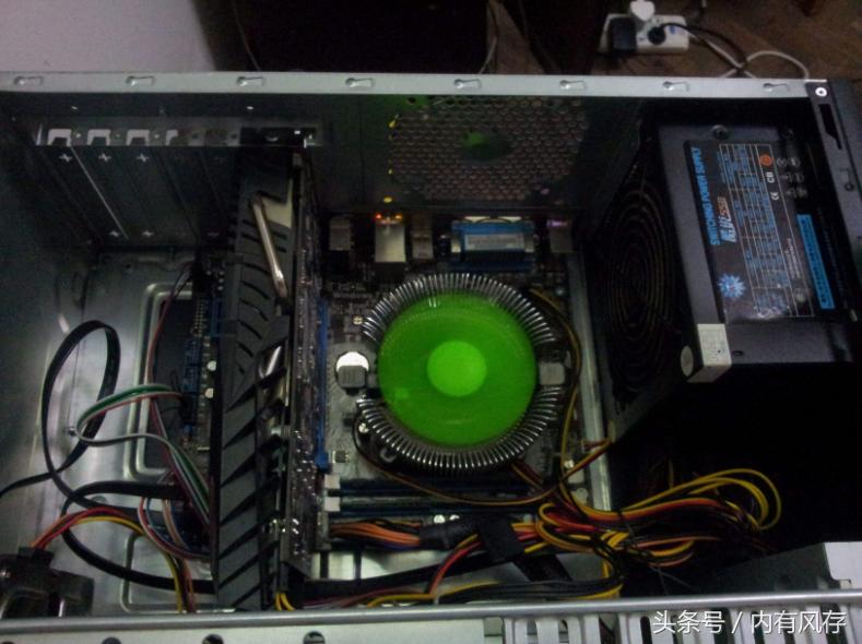 电脑开机出现条纹花屏不能开机,电脑开机乱码滚动怎么解决