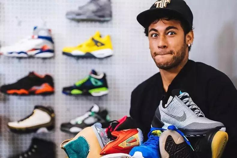 内马尔多大的鞋号,内马尔出过的耐克足球鞋