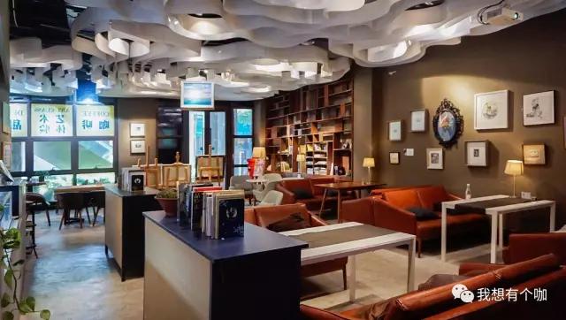 他辞去国企高管工作，把独立电影社搬进可以画画、喝咖啡的美术馆