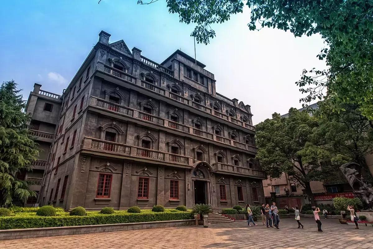 南昌月入十万的生活是什么样的,为什么南昌人那么有钱