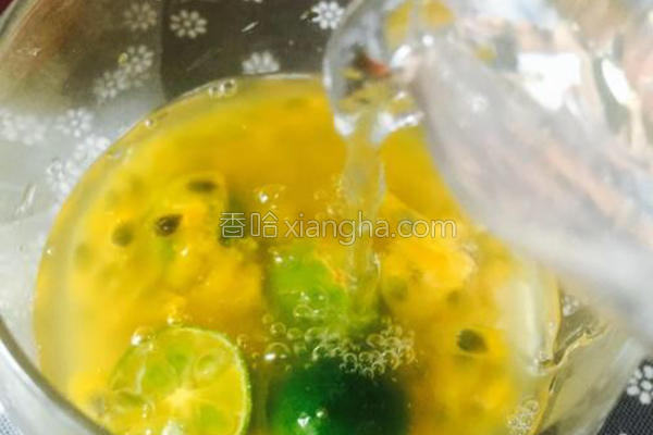 原来百香果有这么多做法,百香果超爽的吃法一整个剥下来