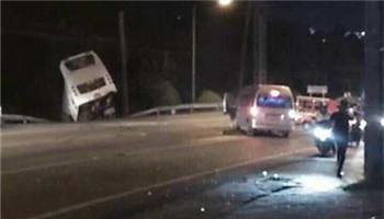 0807早报｜韩国飞北京一航班因故障返航机场检修时引擎起火