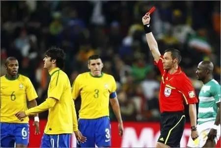 齐达内和贝克汉姆红牌,那些被红牌罚下的球星