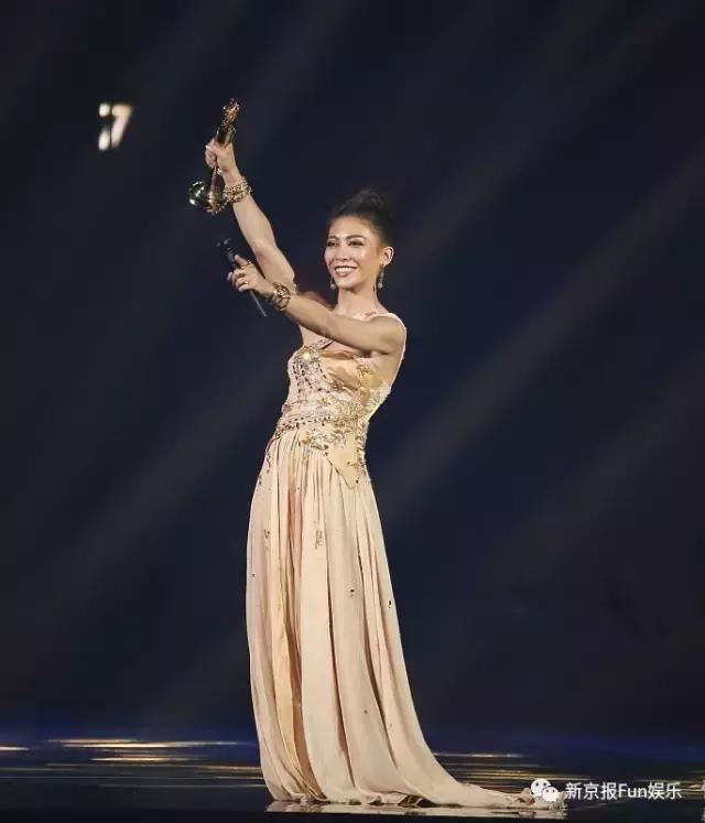 她曾是知名歌手,那英曾经淘汰的优秀选手