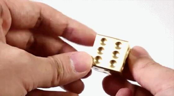 「伪测评」多功能-指尖陀螺（点烟器、补光灯、开瓶器、指南针）