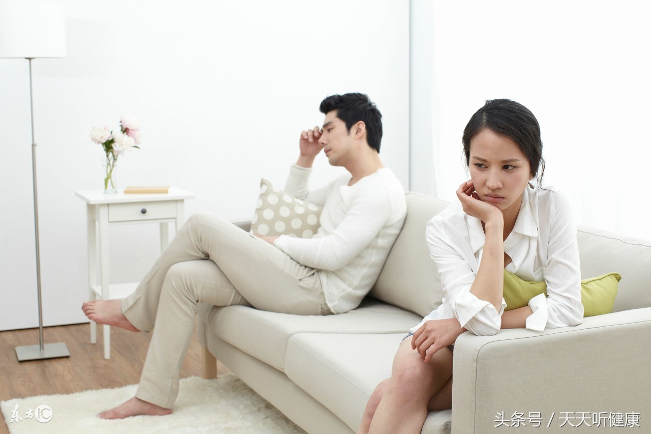 回家看到老公在用“手”,我尴尬的不知该咋办?