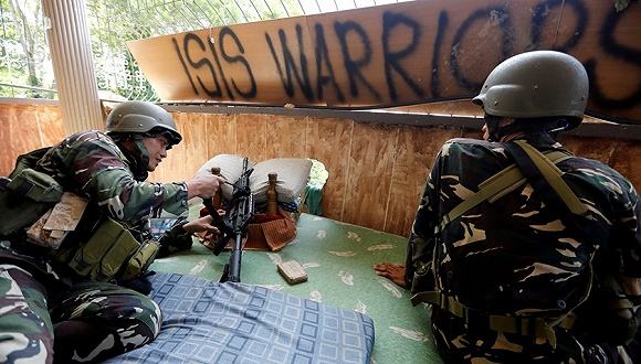 恐怖分子没肃清，难民没回家，杜特尔特就许诺士兵们免费香港游了