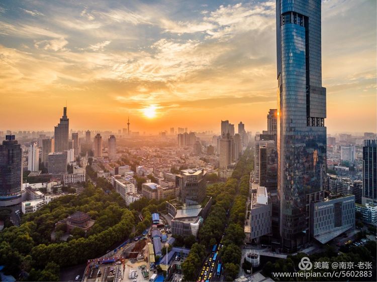 江苏第一高楼紫峰大厦,江苏南京市紫峰大厦