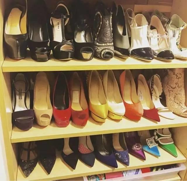 女生到底要有多少双RV、JIMMCHOO鞋才能满足啊？