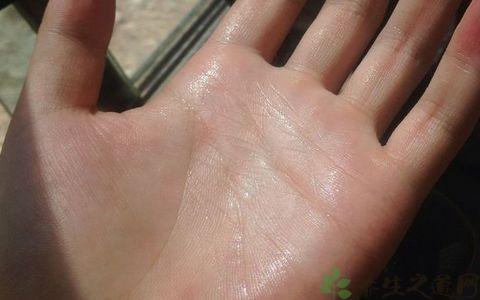 上半身多汗是什么症状,老人多汗是4种病的警告