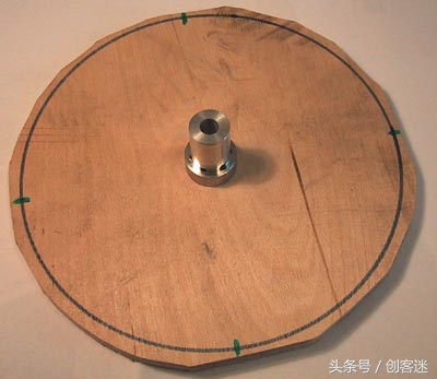 小伙自己动手做迷你电动四轮车,四轮电动小车简易制作