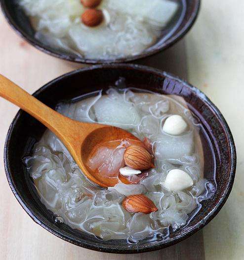 痛经别只说多喝水，美容养颜银耳汤的做法，不管男女生多滋补才好