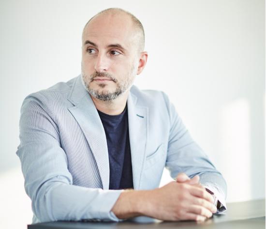 蔚来新生代汽车设计大师:KrisTomasson